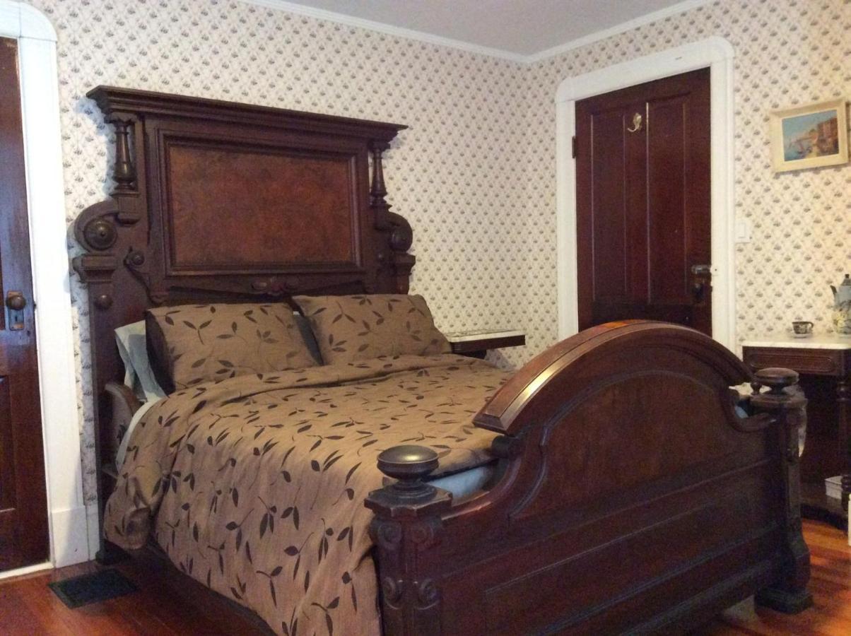 The Yellow House Bed & Breakfast Stanstead Plain Экстерьер фото