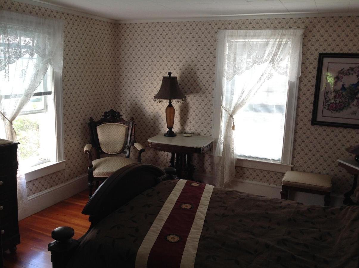 The Yellow House Bed & Breakfast Stanstead Plain Экстерьер фото