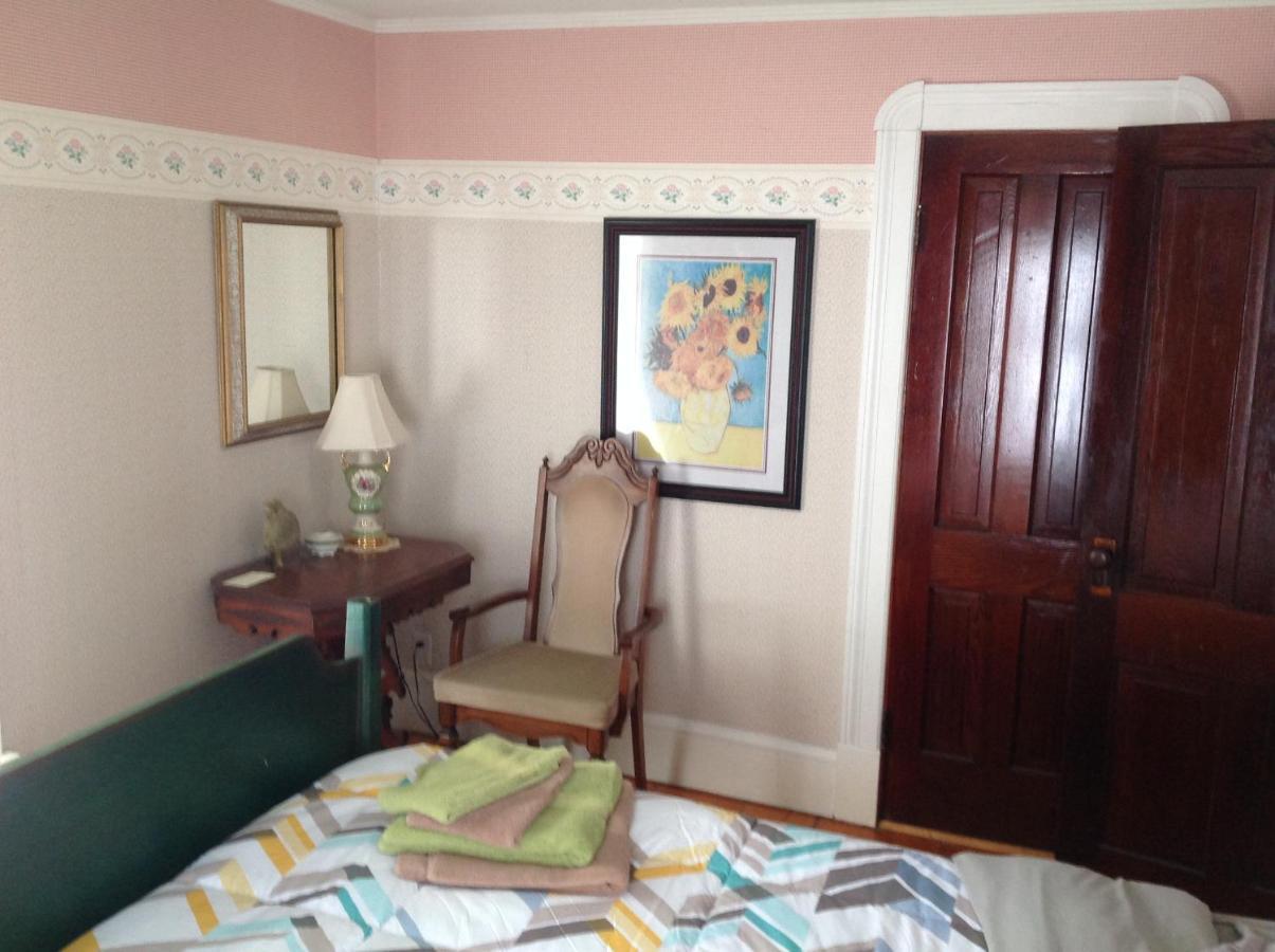 The Yellow House Bed & Breakfast Stanstead Plain Экстерьер фото