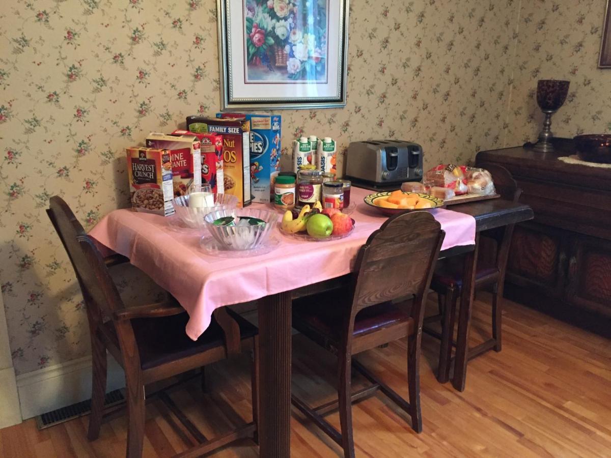 The Yellow House Bed & Breakfast Stanstead Plain Экстерьер фото